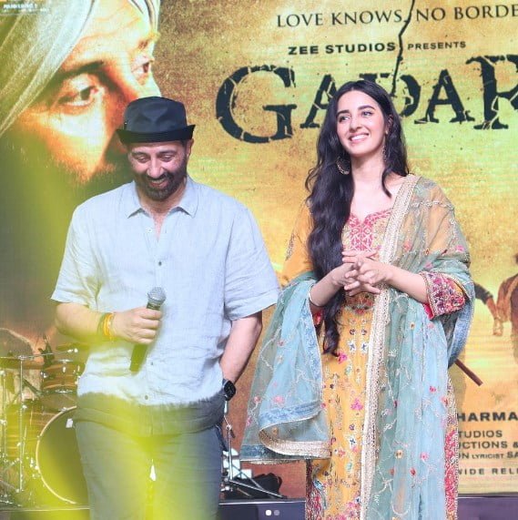 जानिए गदर 2 के लिए सनी देओल की पाकिस्तानी बहू सिमरत कौर को कितनी फीस मिली 3 सिमरत कौर